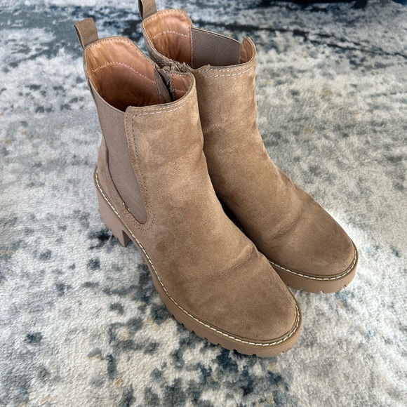 Universal Thread Chelsea Boot - Picture 3 of 8